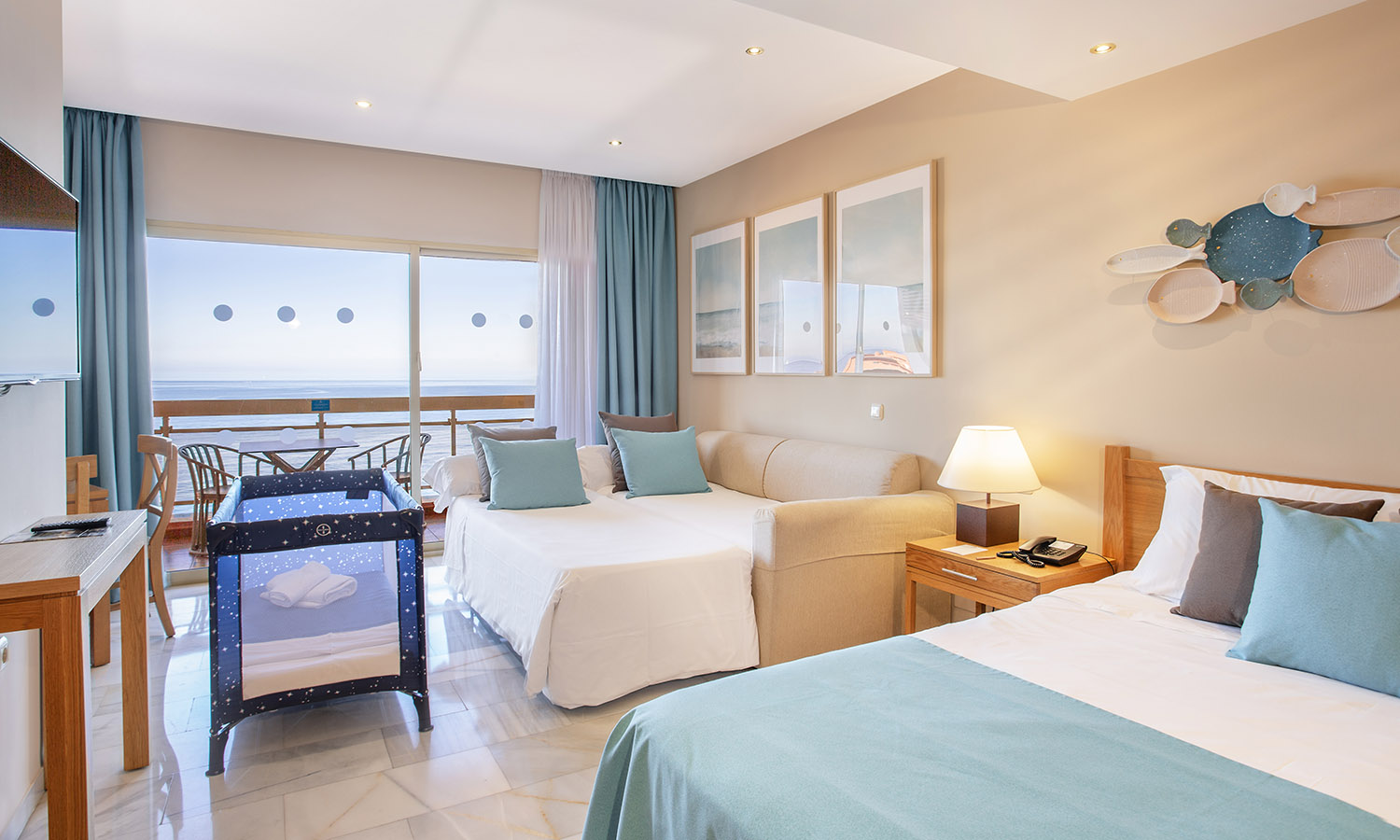 Junior Suite Deluxe: capacidad hasta 4 personas + cuna